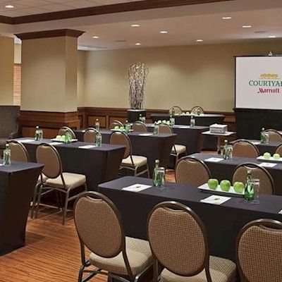 Hotel Courtyard By Marriott Airport 3*