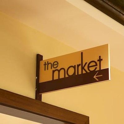 Courtyard By Marriott Airport Hotel