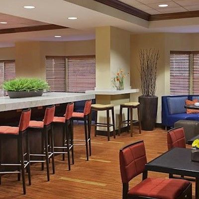 Hotel Courtyard By Marriott Airport