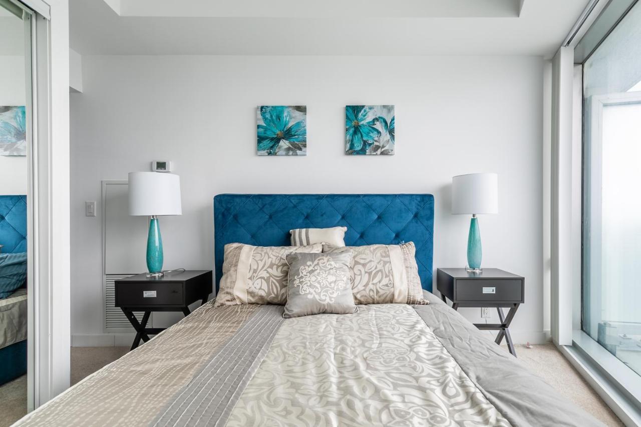Simply Comfort. Gorgeous Downtown Apartment Toronto