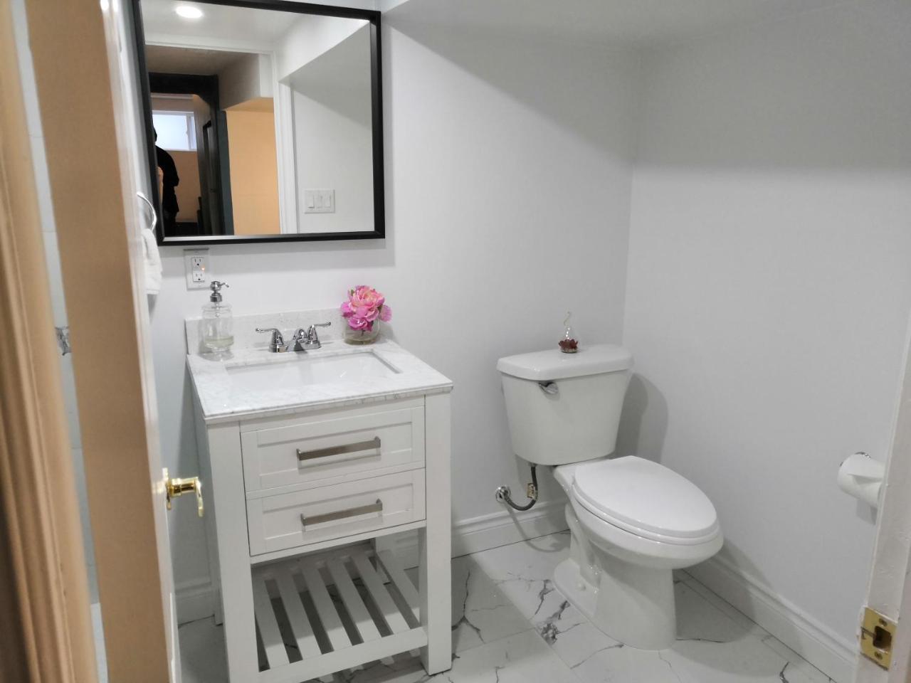 Guest house Margie Toronto