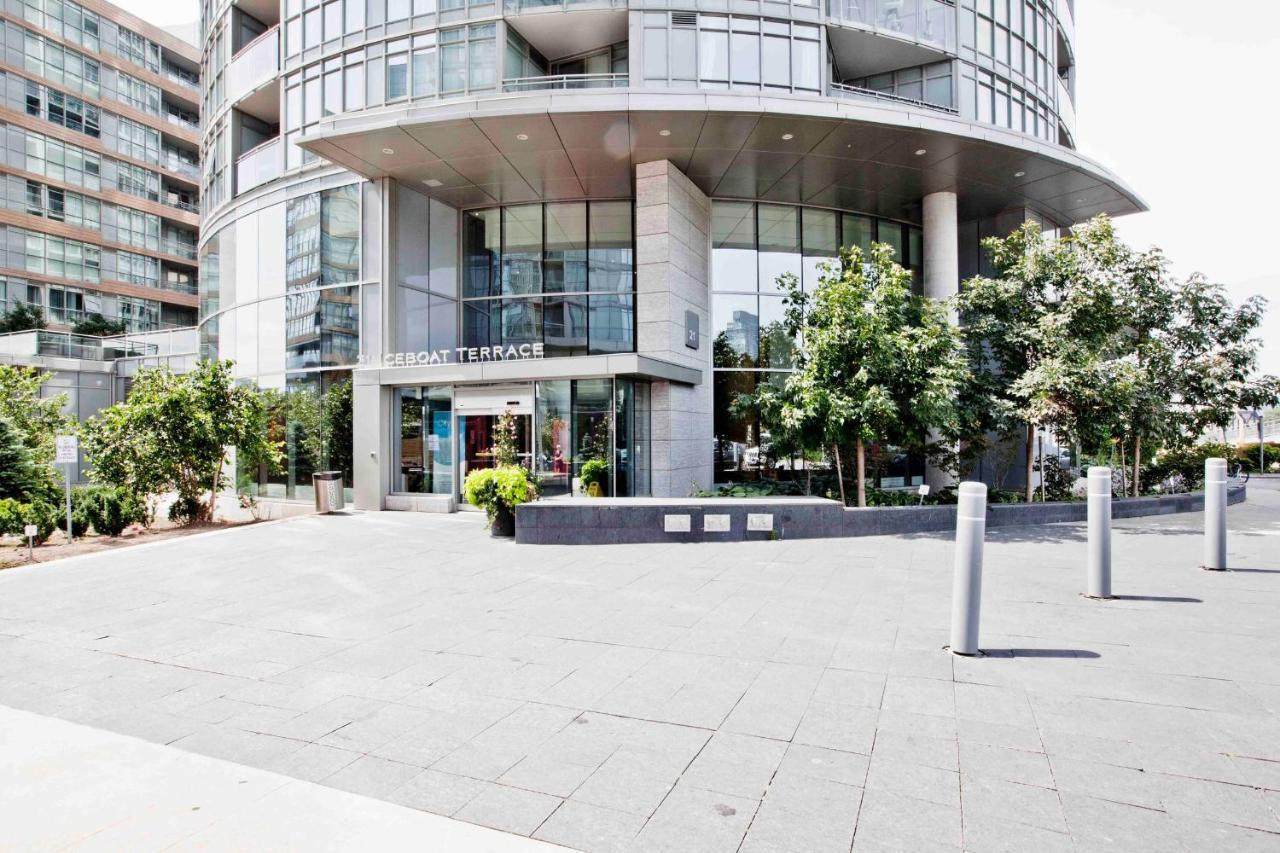 Crown Suites - Downtown Toronto Apartment
