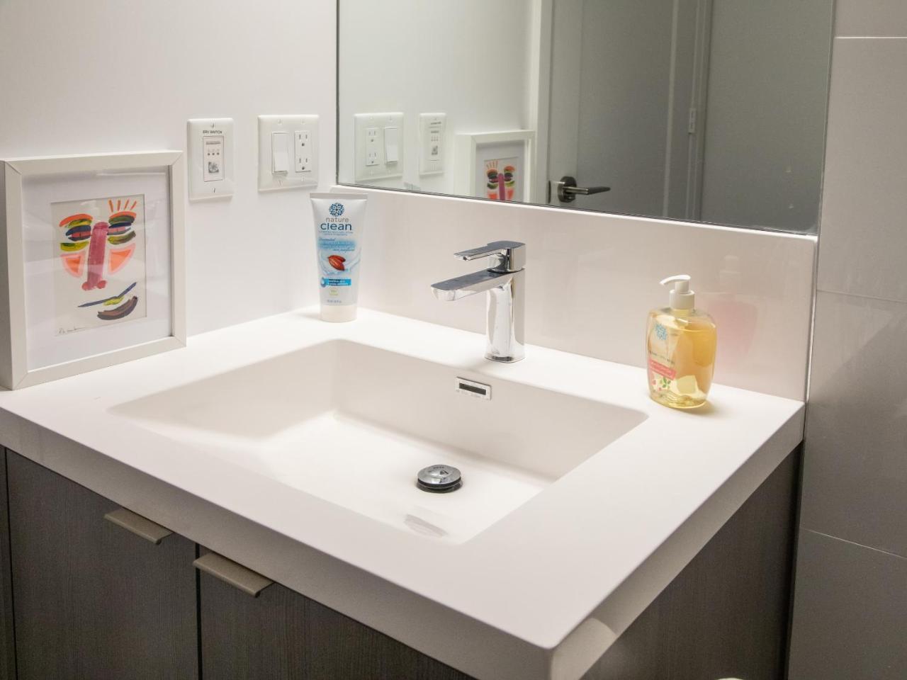 Apartment Modern 2 Bedroom Yonge And Eglinton Toronto