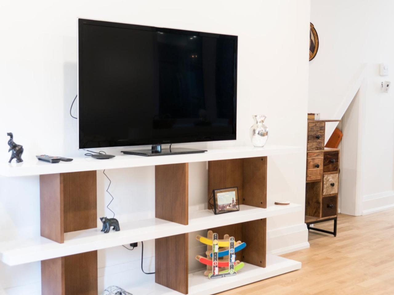 Modern Near Downtown Apartment Toronto