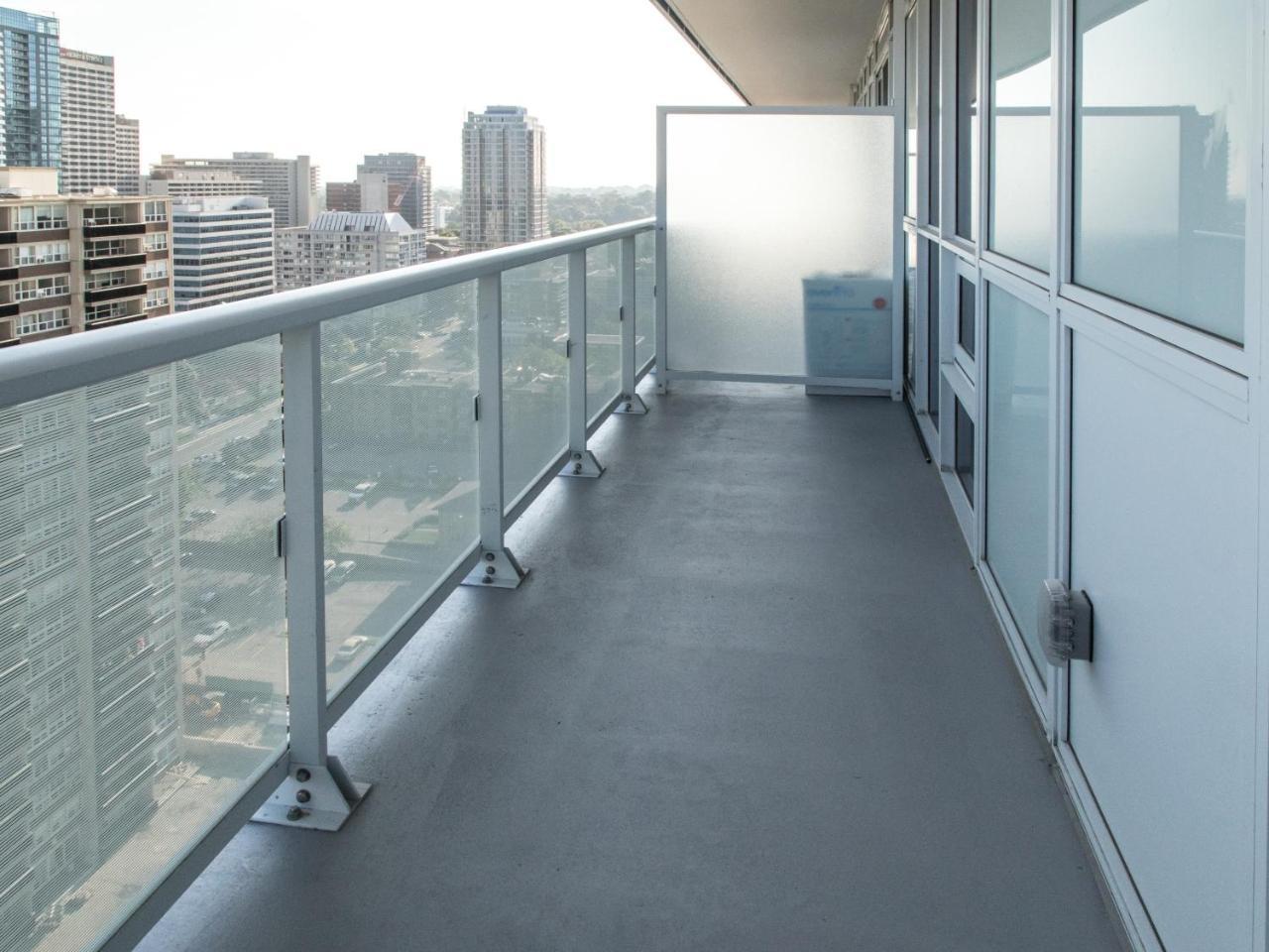 Modern 2 Bedroom Yonge And Eglinton * Toronto