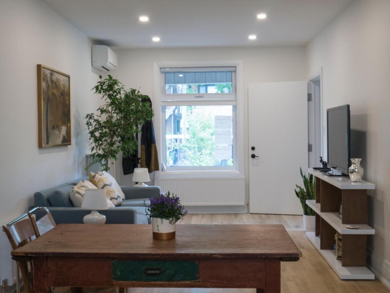 Modern Near Downtown *