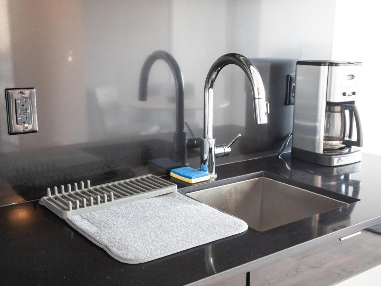 Apartment Modern 2 Bedroom Yonge And Eglinton