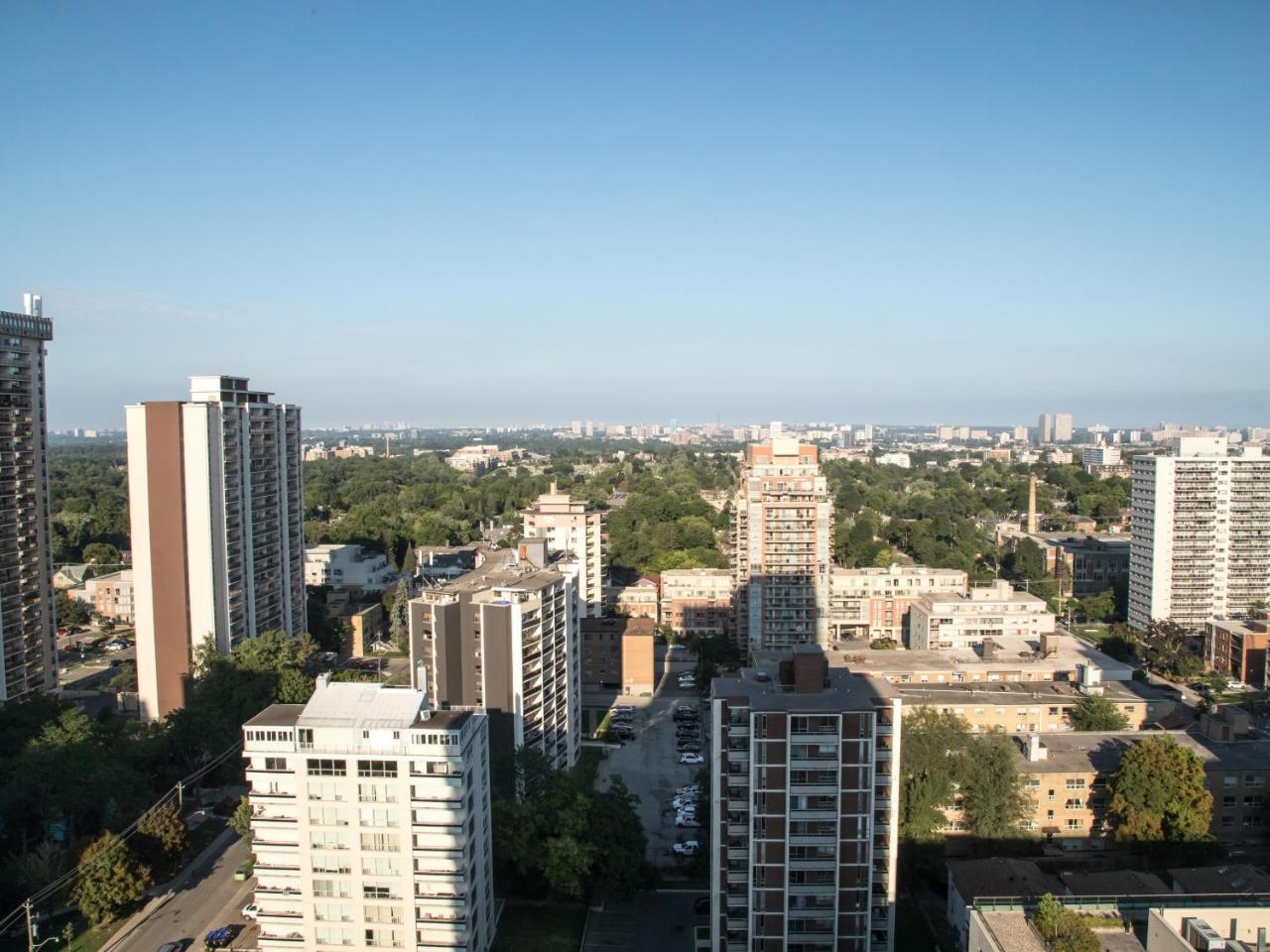 Modern 2 Bedroom Yonge And Eglinton * Toronto