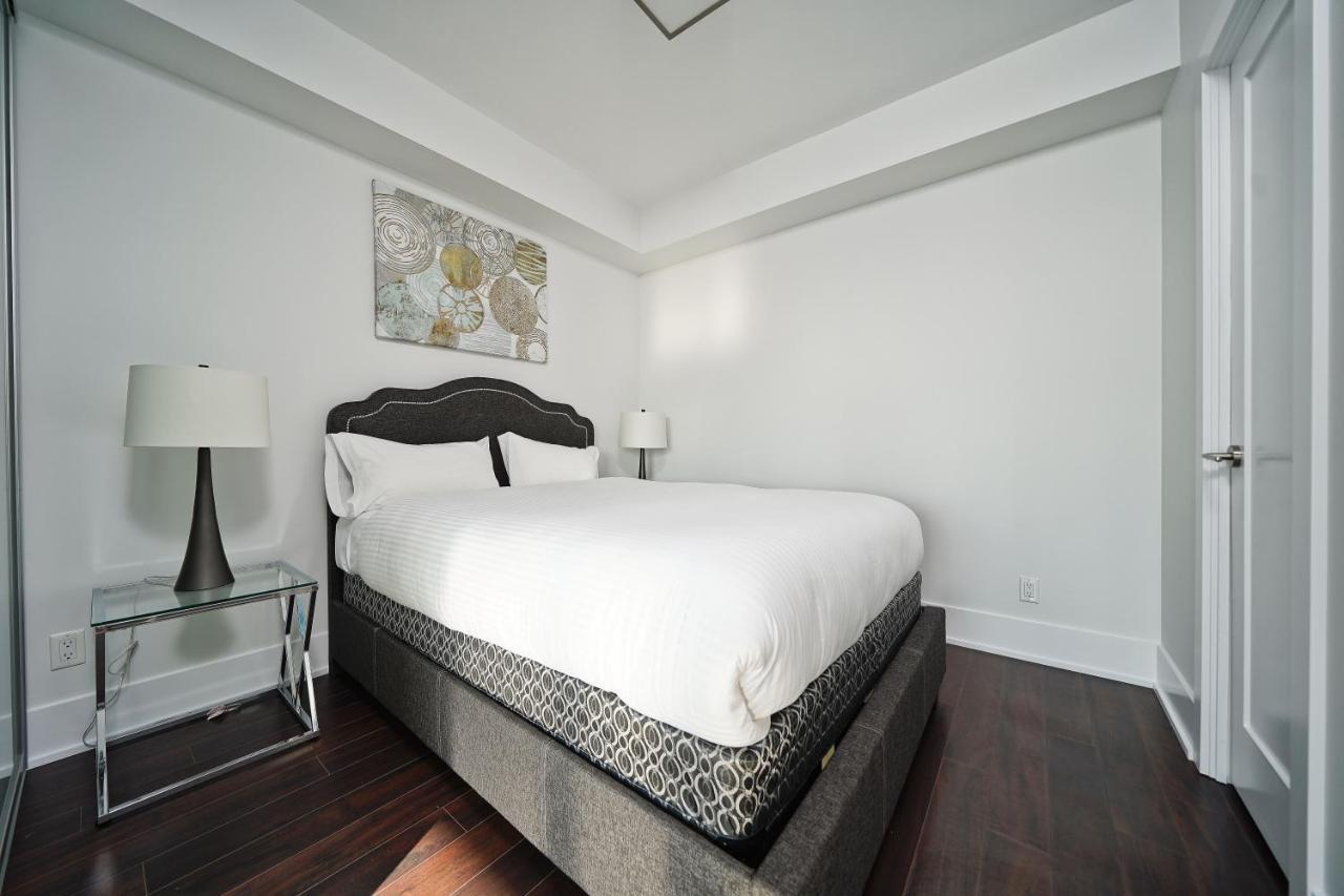 Grand Royal Condos - Cn Tower