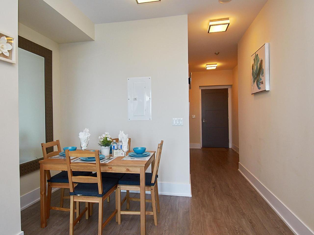 Red Maple Suites - Front Street Apartment Toronto
