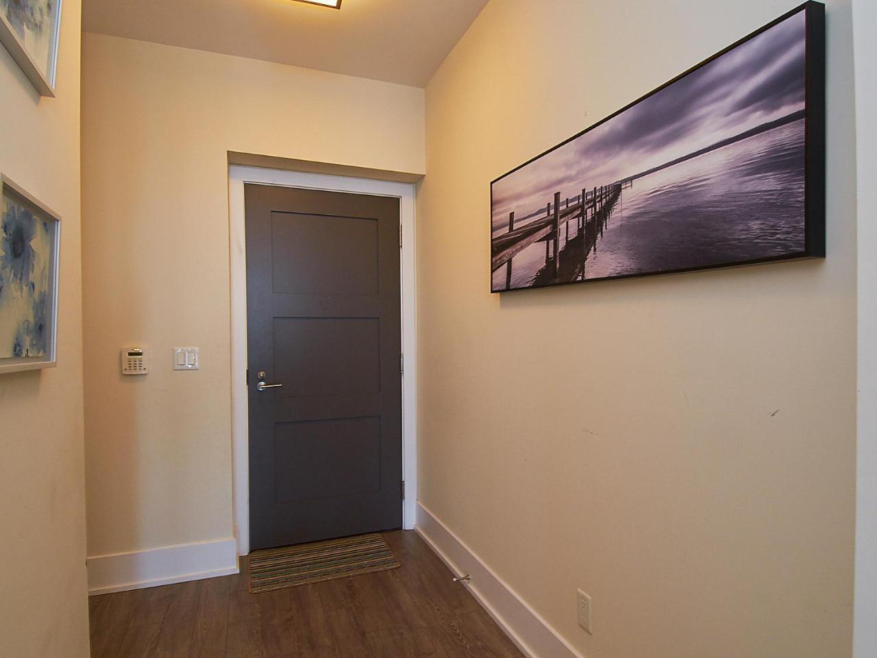 Red Maple Suites - Front Street