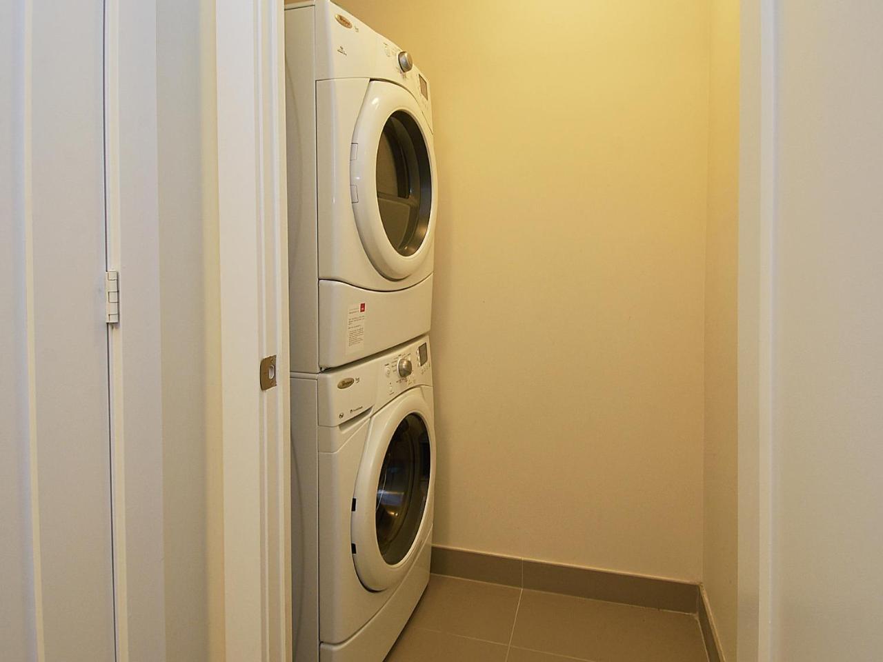 Red Maple Suites - Front Street *