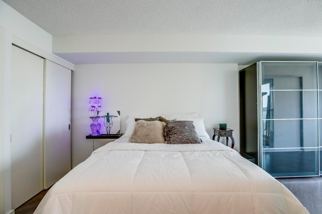 Queens Quay Lake View By Sts Apartment