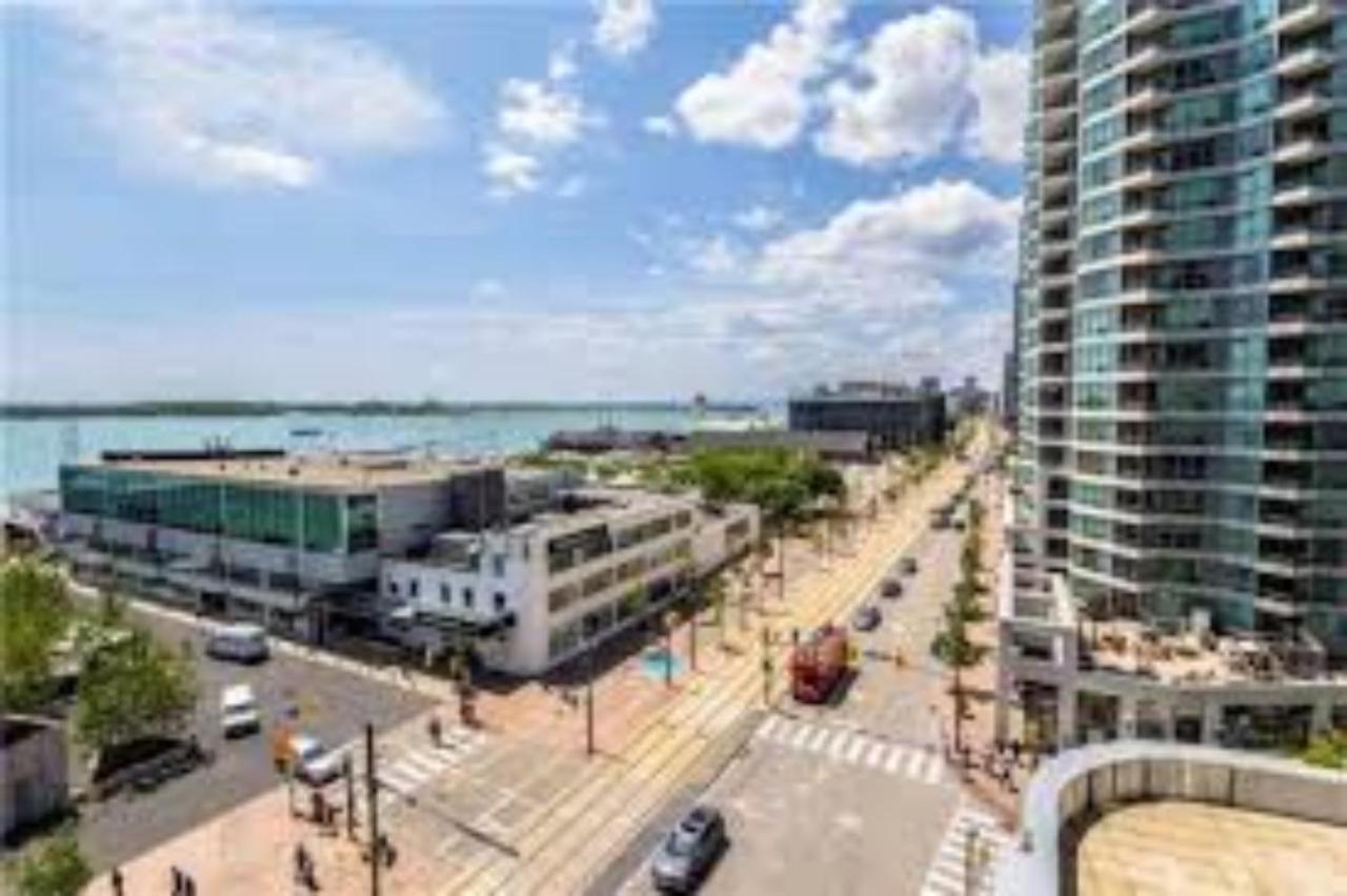 Queens Quay Lake View By Sts Apartment *