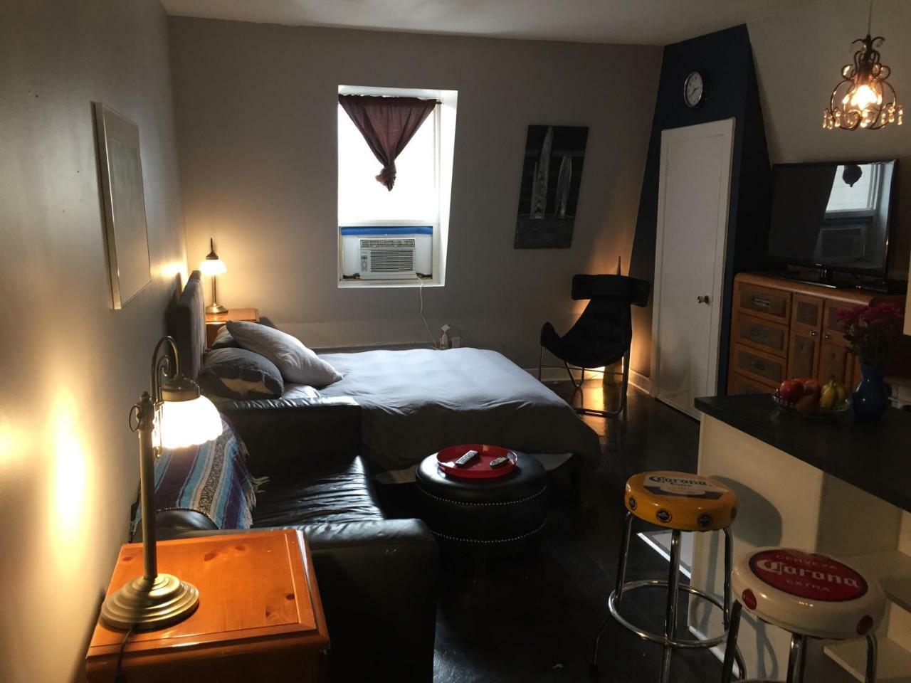Cabbagetown Bachelor * Toronto