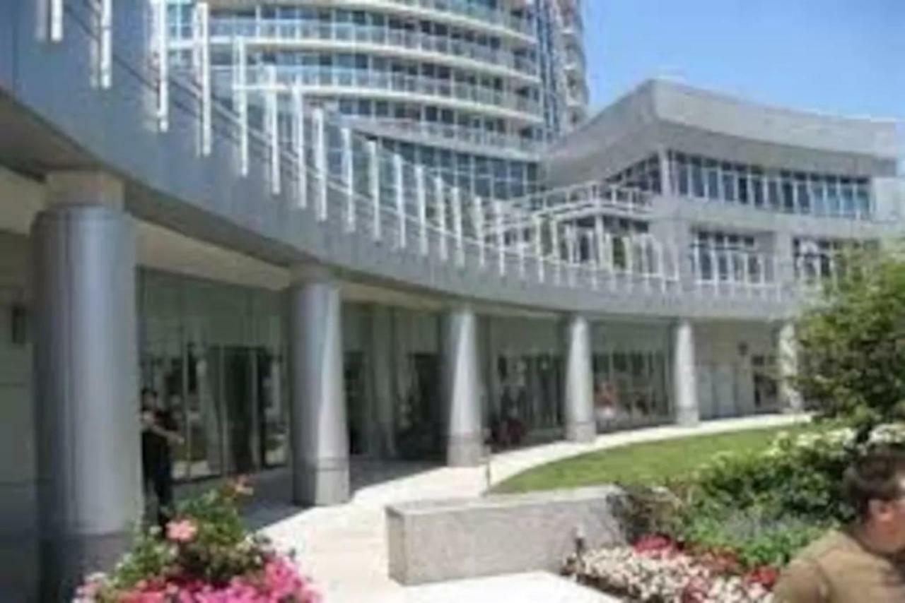 Queens Quay Lake View By Sts Apartment