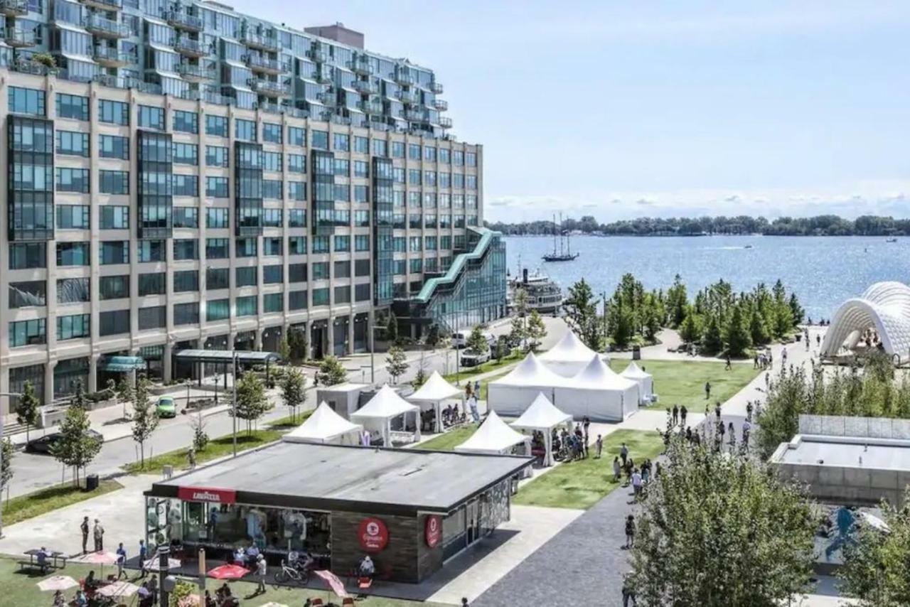 Queens Quay Lake View By Sts *