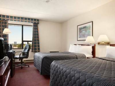 Travelodge By Wyndham East Hotel 2*