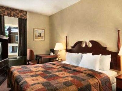 Howard Johnson By Wyndham Downtown West Hotel