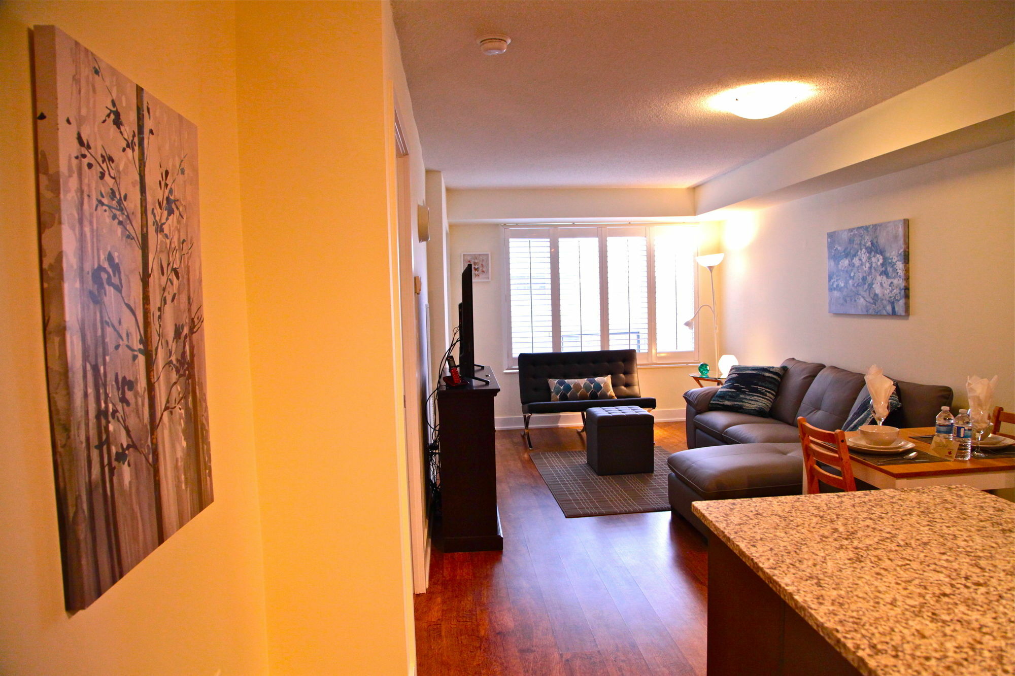 Red Maple - Blue Jays Way Apartment