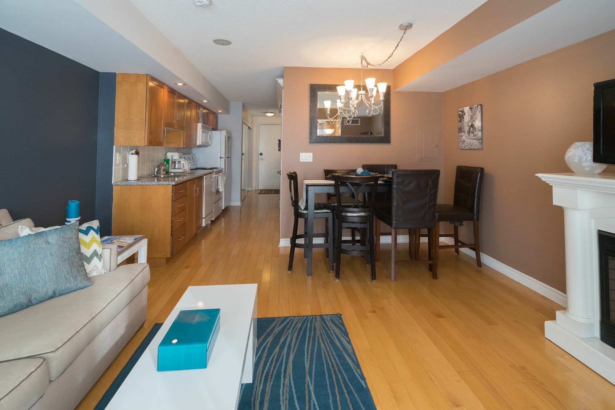 Applewood - 1 Bdrm Wellington West Apartment *