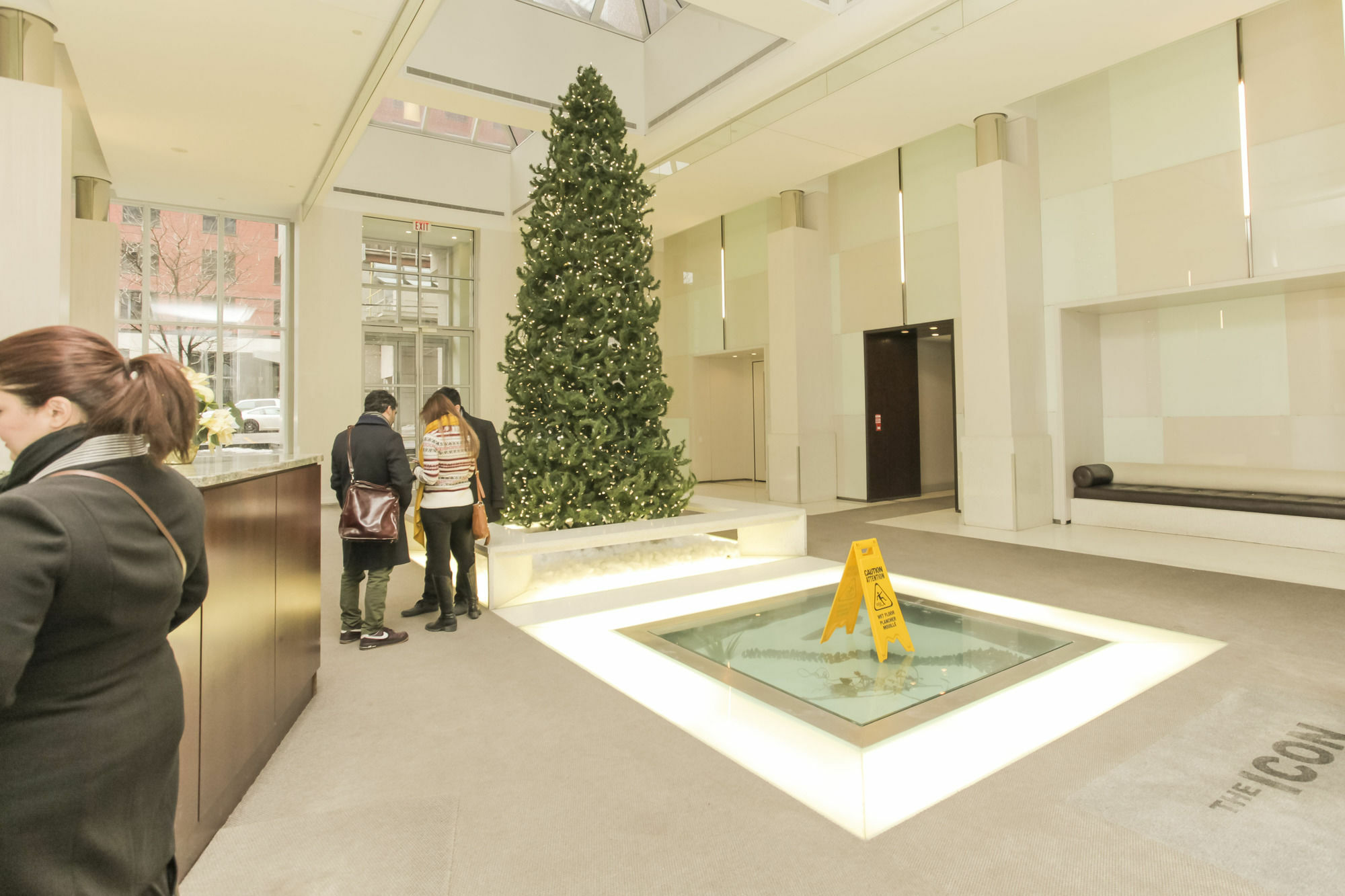Red Maple - Icon Apartment