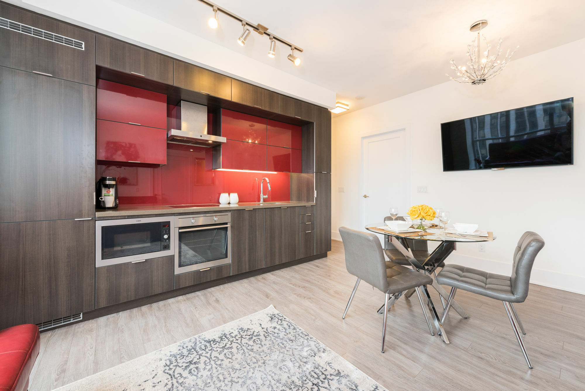 Grand Royal Condos - Cn Tower Apartment