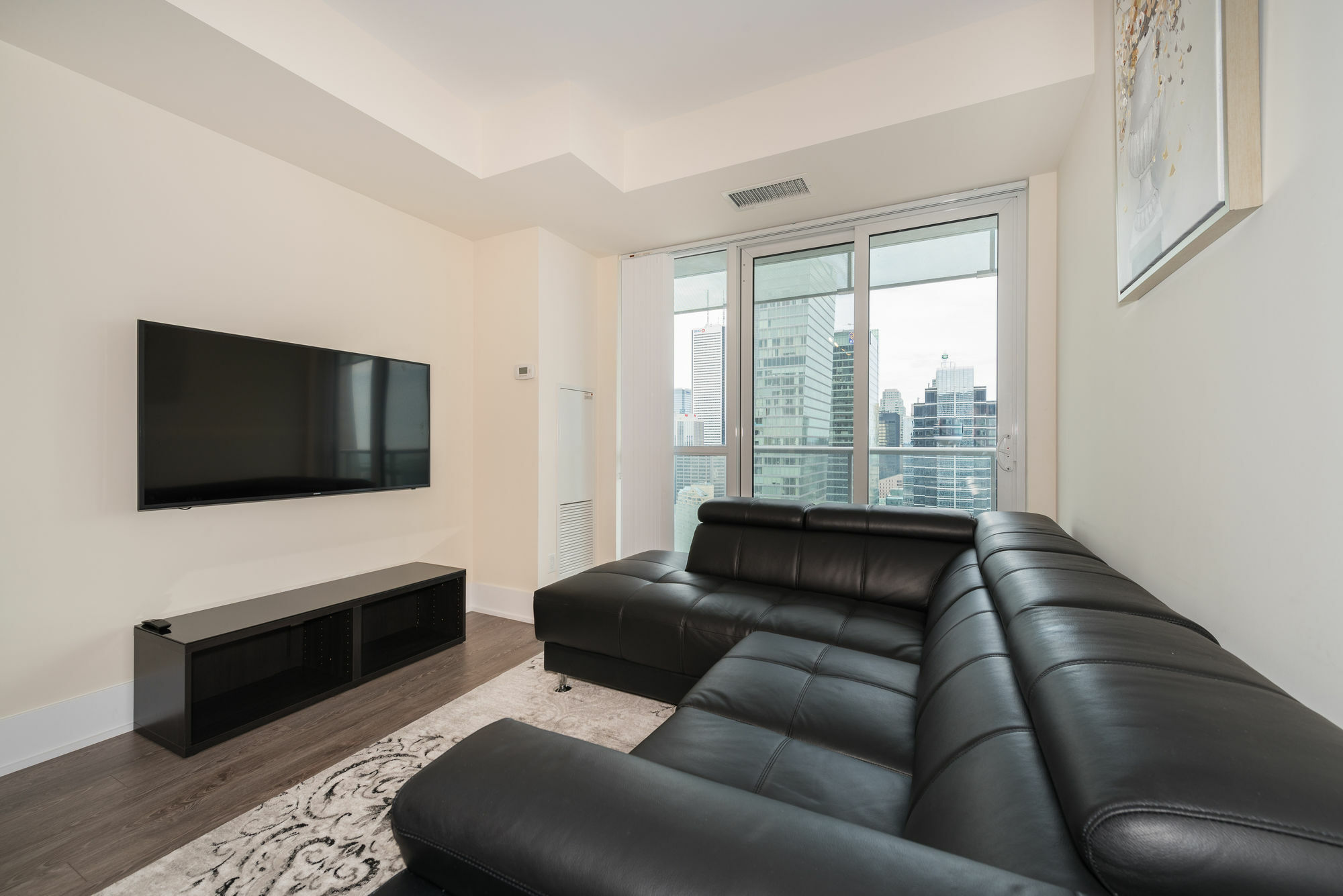 Grand Royal Condos - Cn Tower Apartment