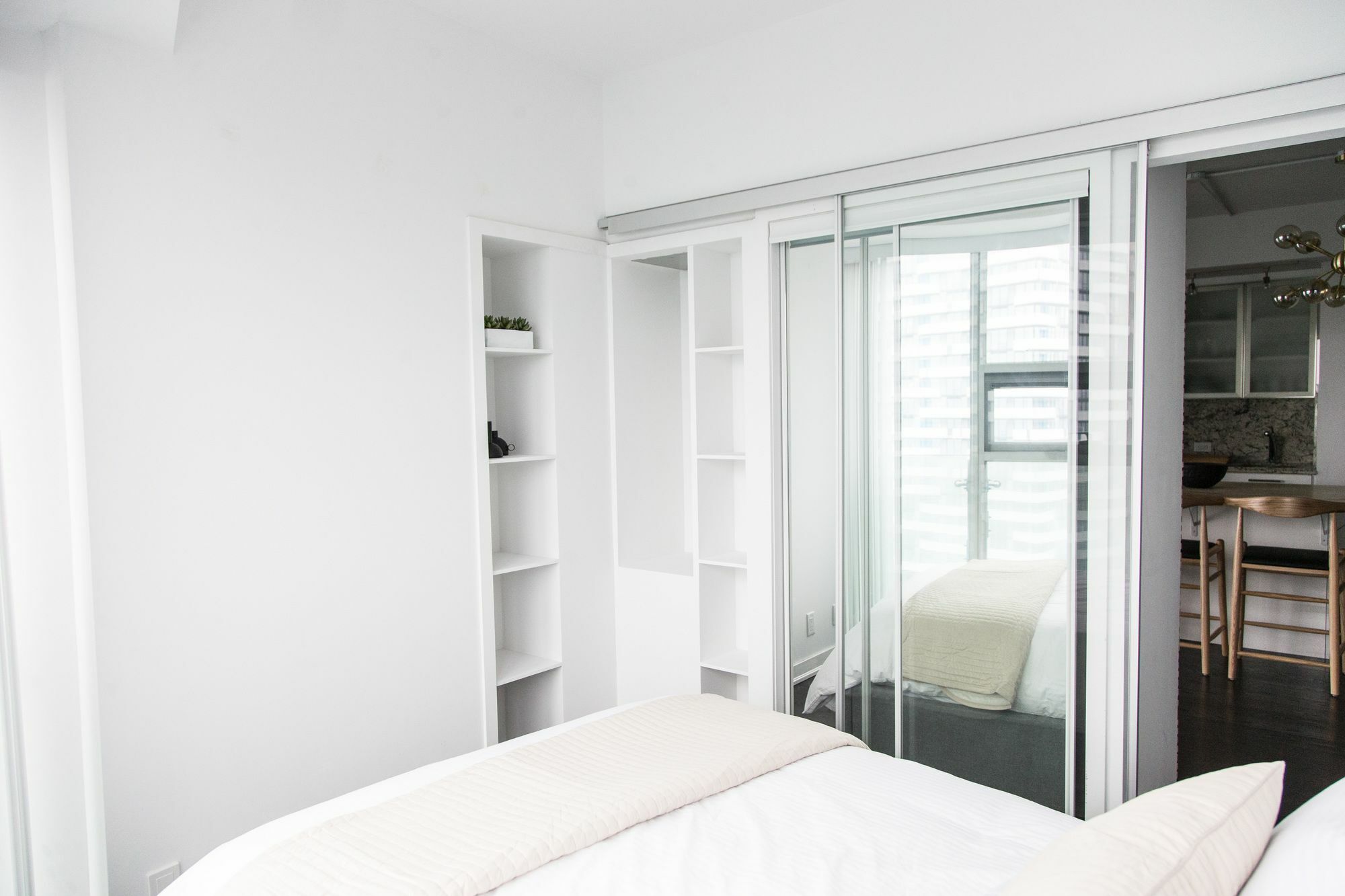 Applewood - 3 Bdrm Luxury Lakeview Toronto