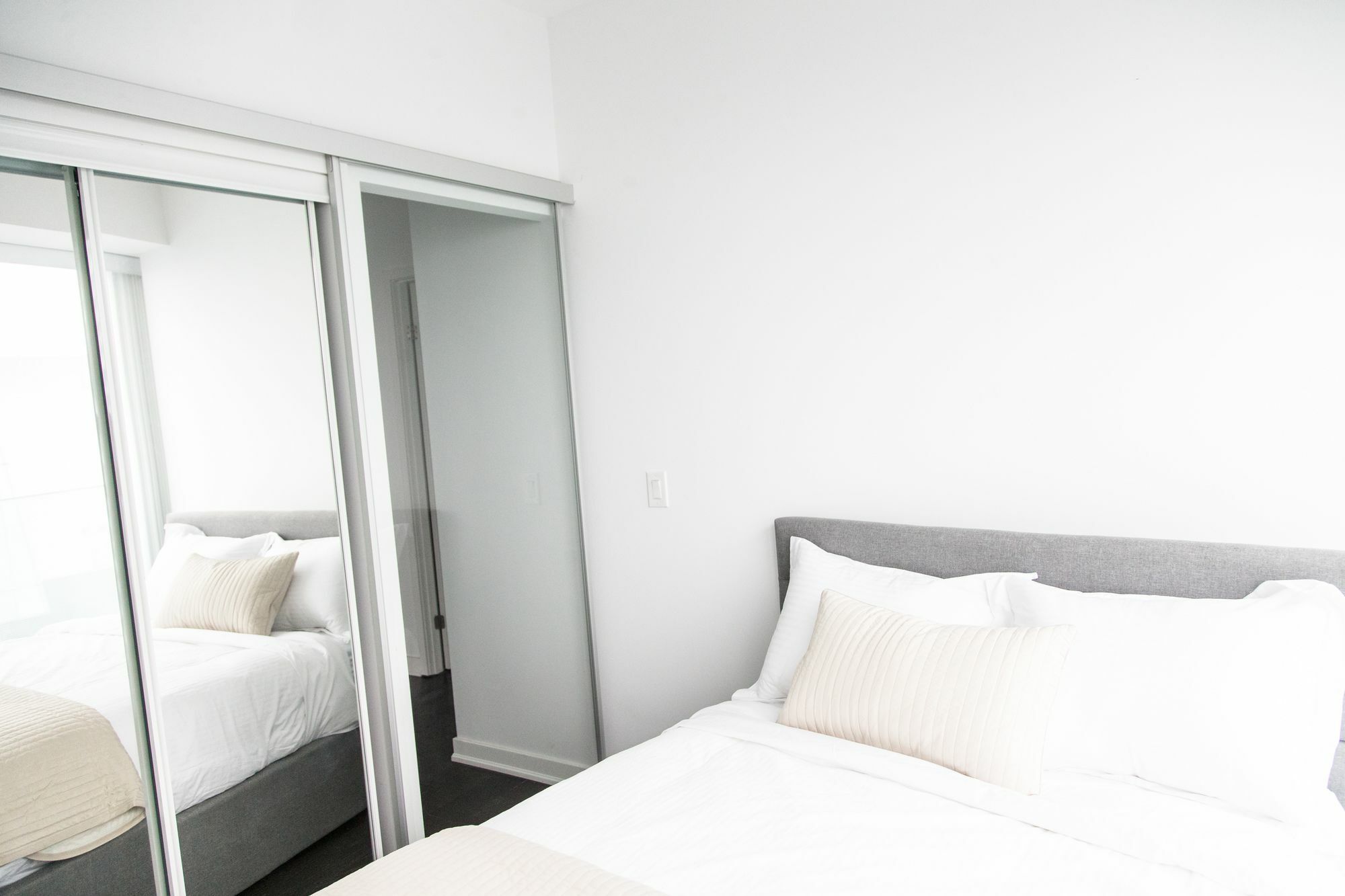 Applewood - 3 Bdrm Luxury Lakeview * Toronto
