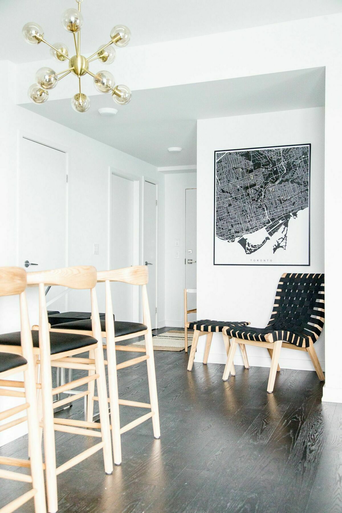 Applewood - 3 Bdrm Luxury Lakeview *