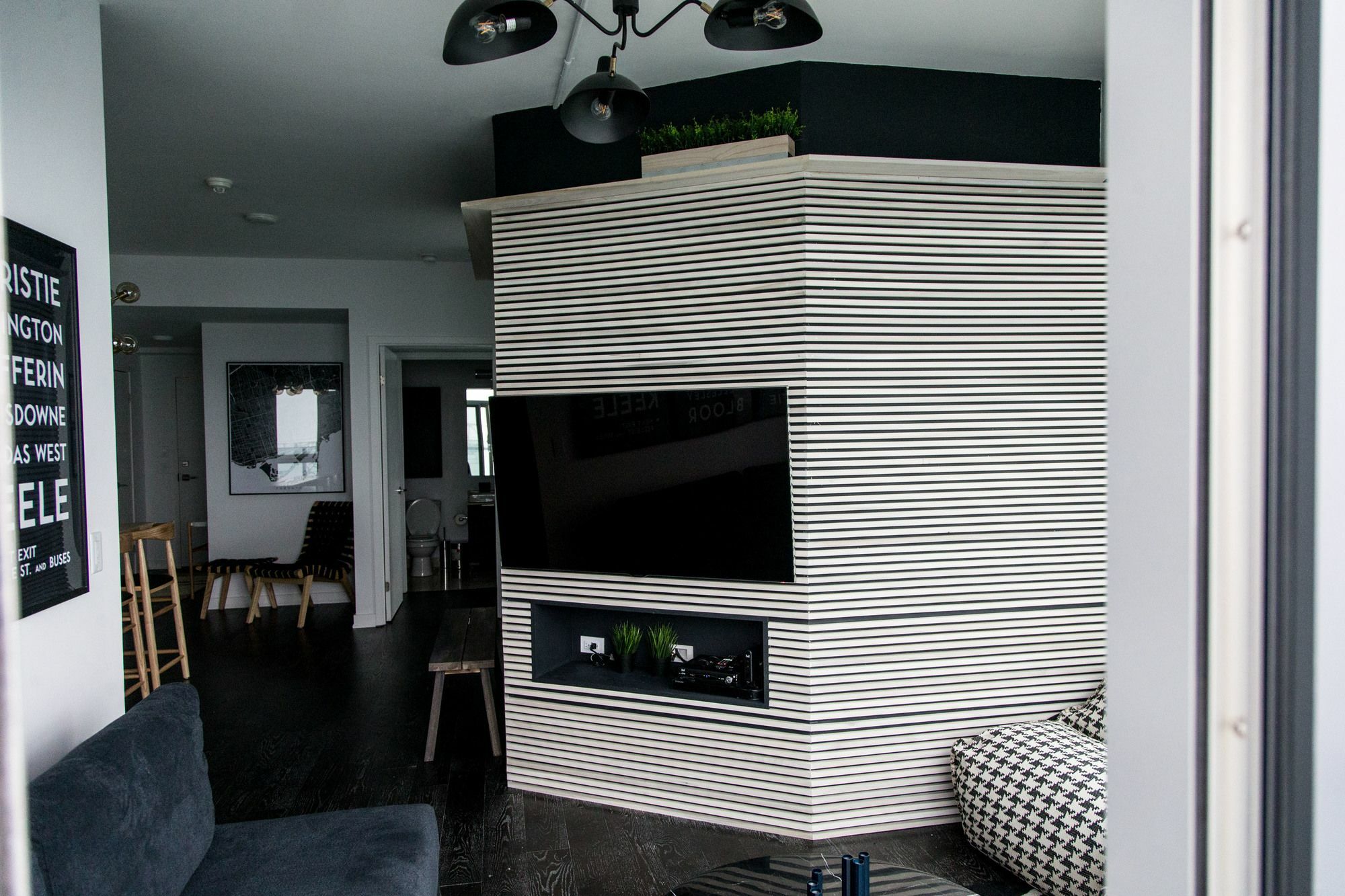 Applewood - 3 Bdrm Luxury Lakeview *