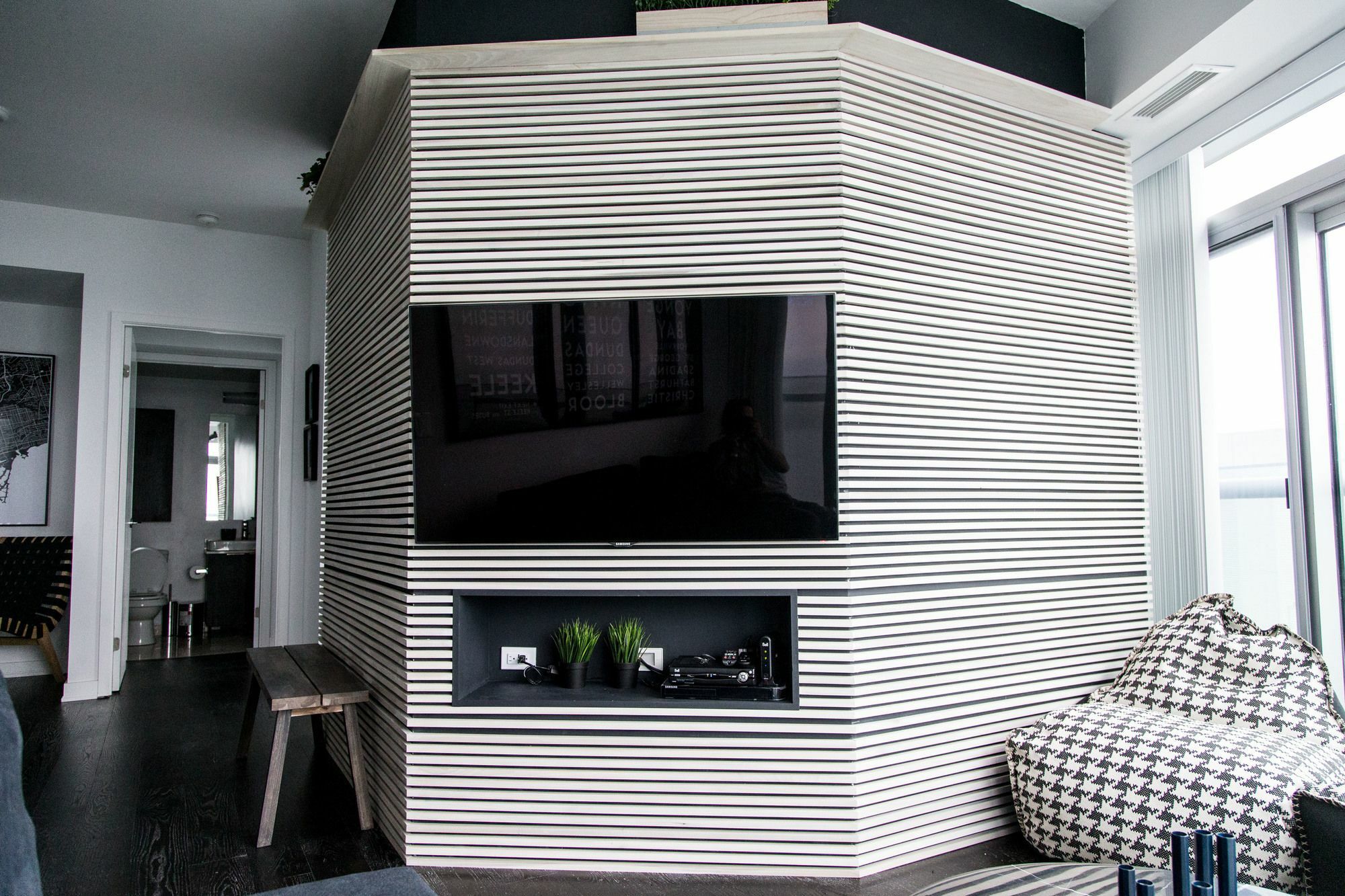 Applewood - 3 Bdrm Luxury Lakeview Apartment Toronto