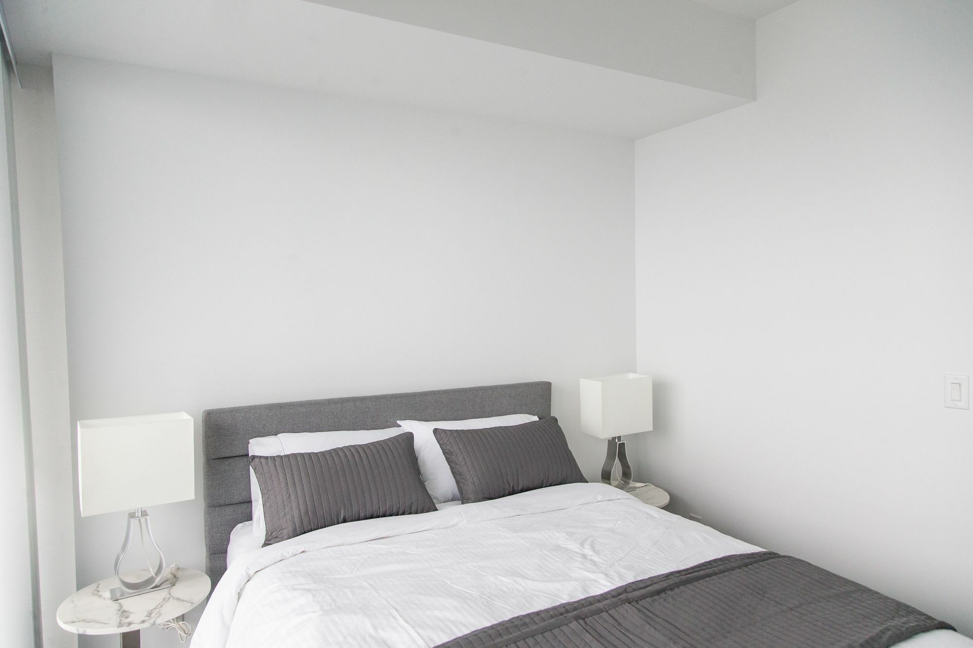 Applewood - 3 Bdrm Luxury Lakeview *