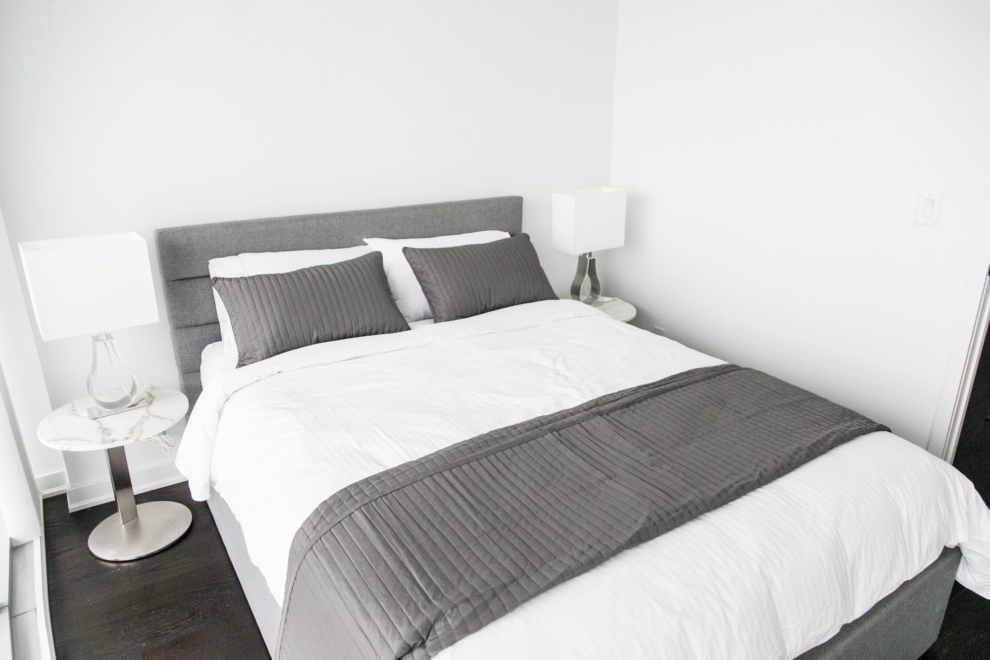 Applewood - 3 Bdrm Luxury Lakeview