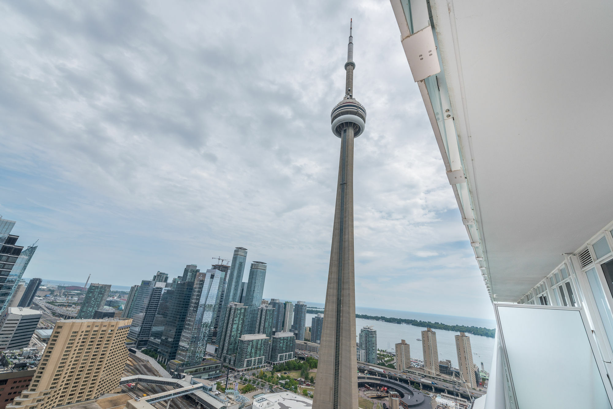 Grand Royal Condos - Cn Tower