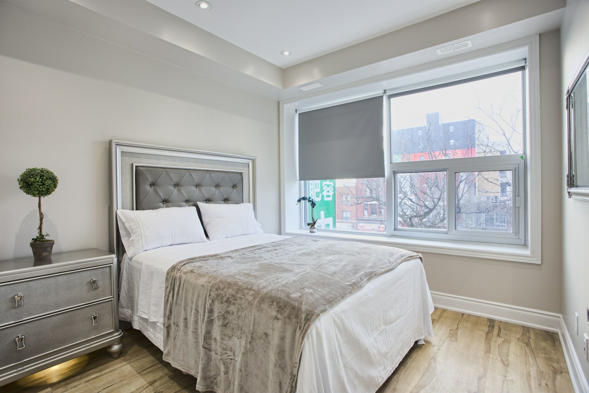 Hostel And Toronto