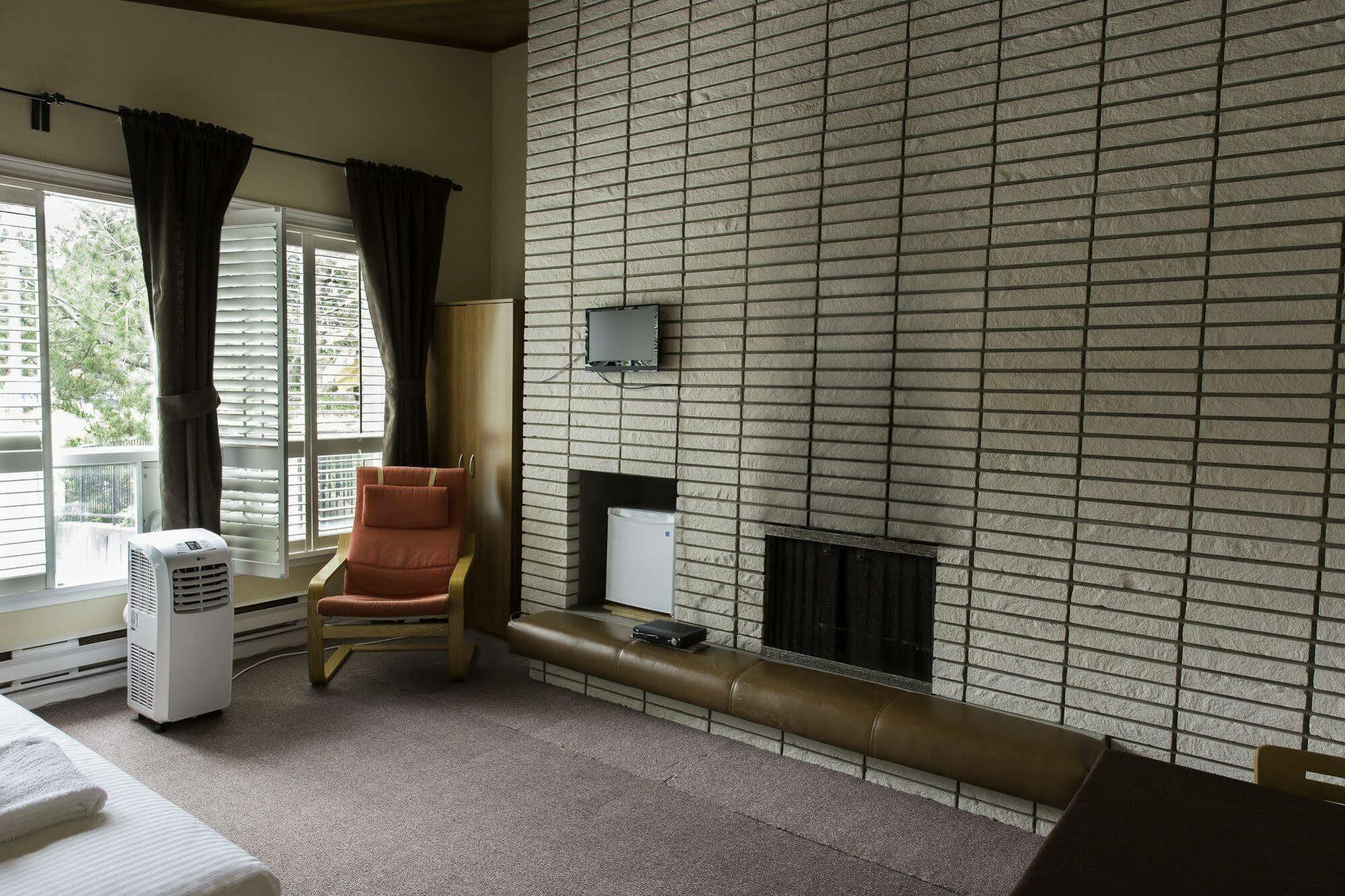 Elevate Parkside Retreat Bed & Breakfast Toronto