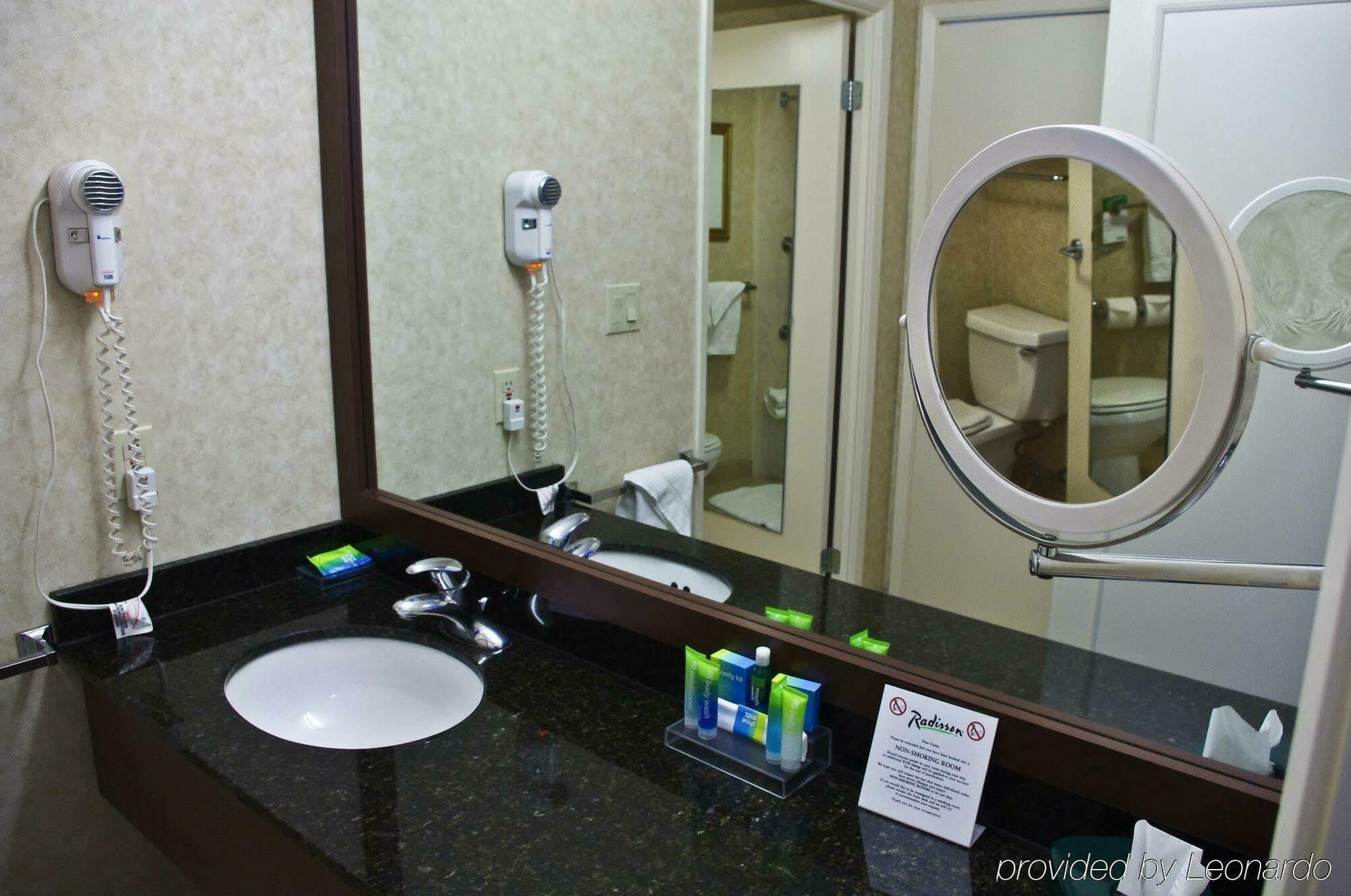 Radisson Airport 3* Toronto