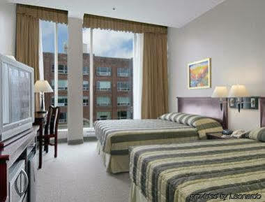 Super 8 By Wyndham Downtown Toronto