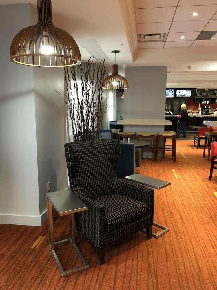 Hotel Courtyard By Marriott Airport Toronto