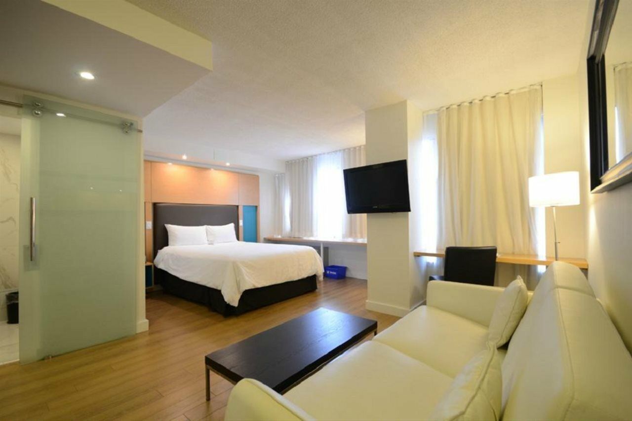Hotel Bond Place Toronto