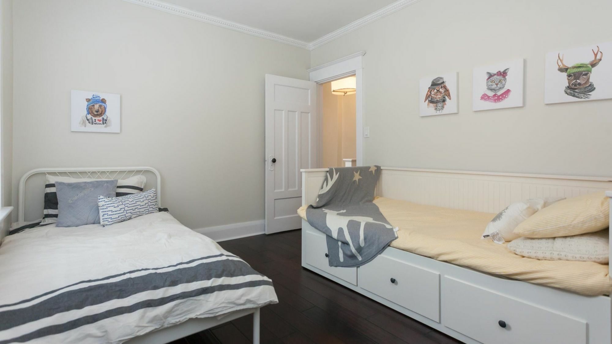 Applewood - 4 Bdrm Danforth House