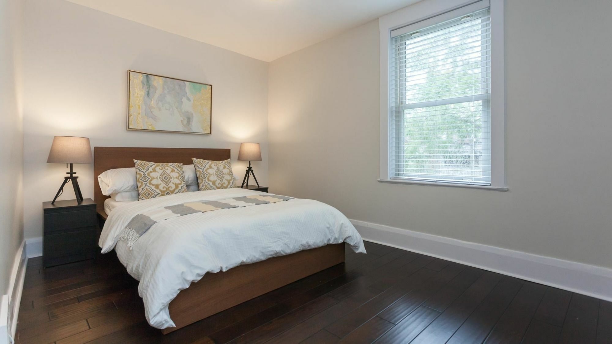 Applewood - 4 Bdrm Danforth House