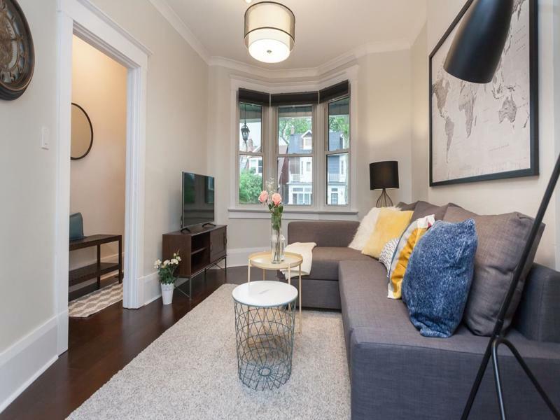 Applewood - 4 Bdrm Danforth House Hotel Toronto