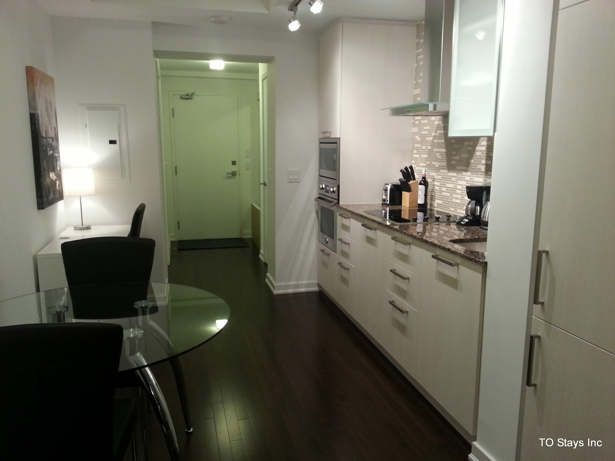 Hotel To - York And Lakeshore Toronto