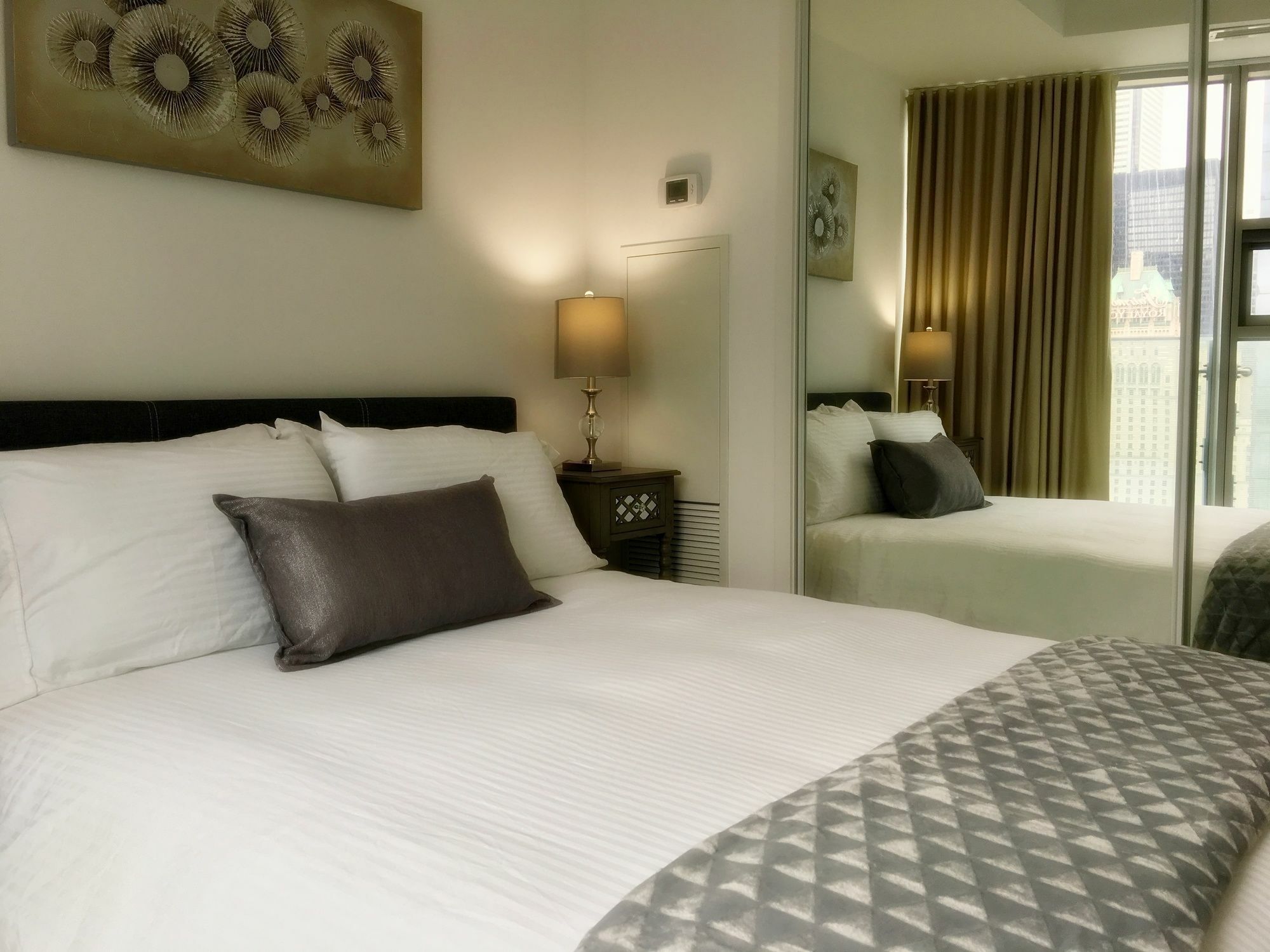 To - York And Lakeshore Hotel 4*