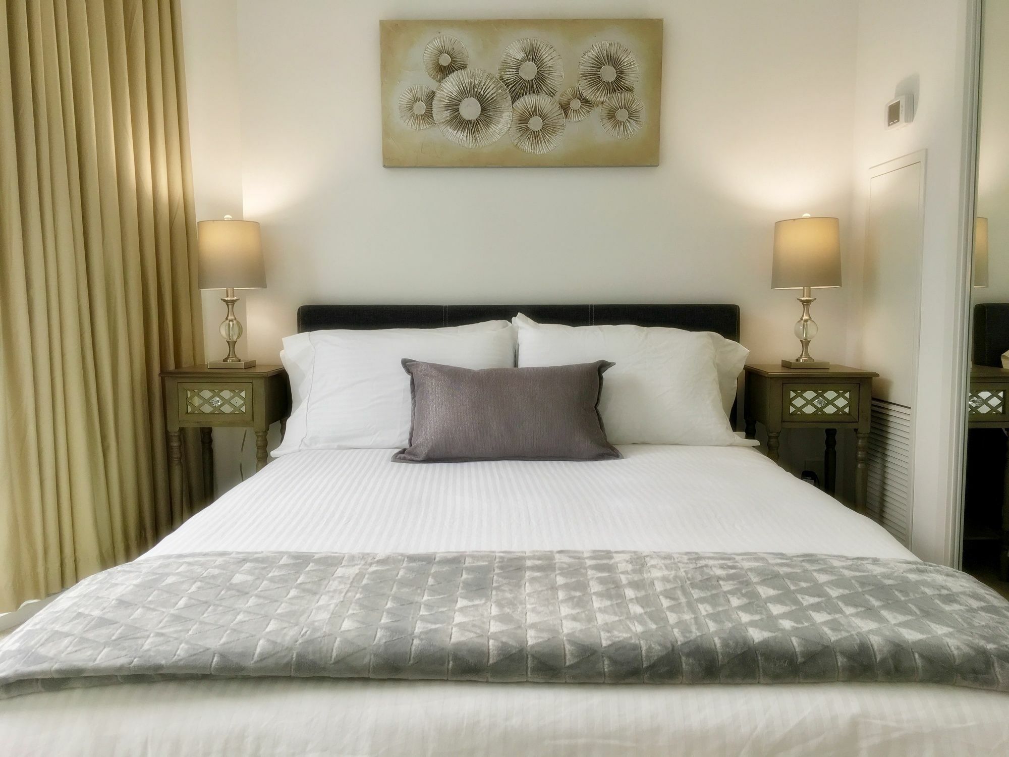 Hotel To - York And Lakeshore 4*