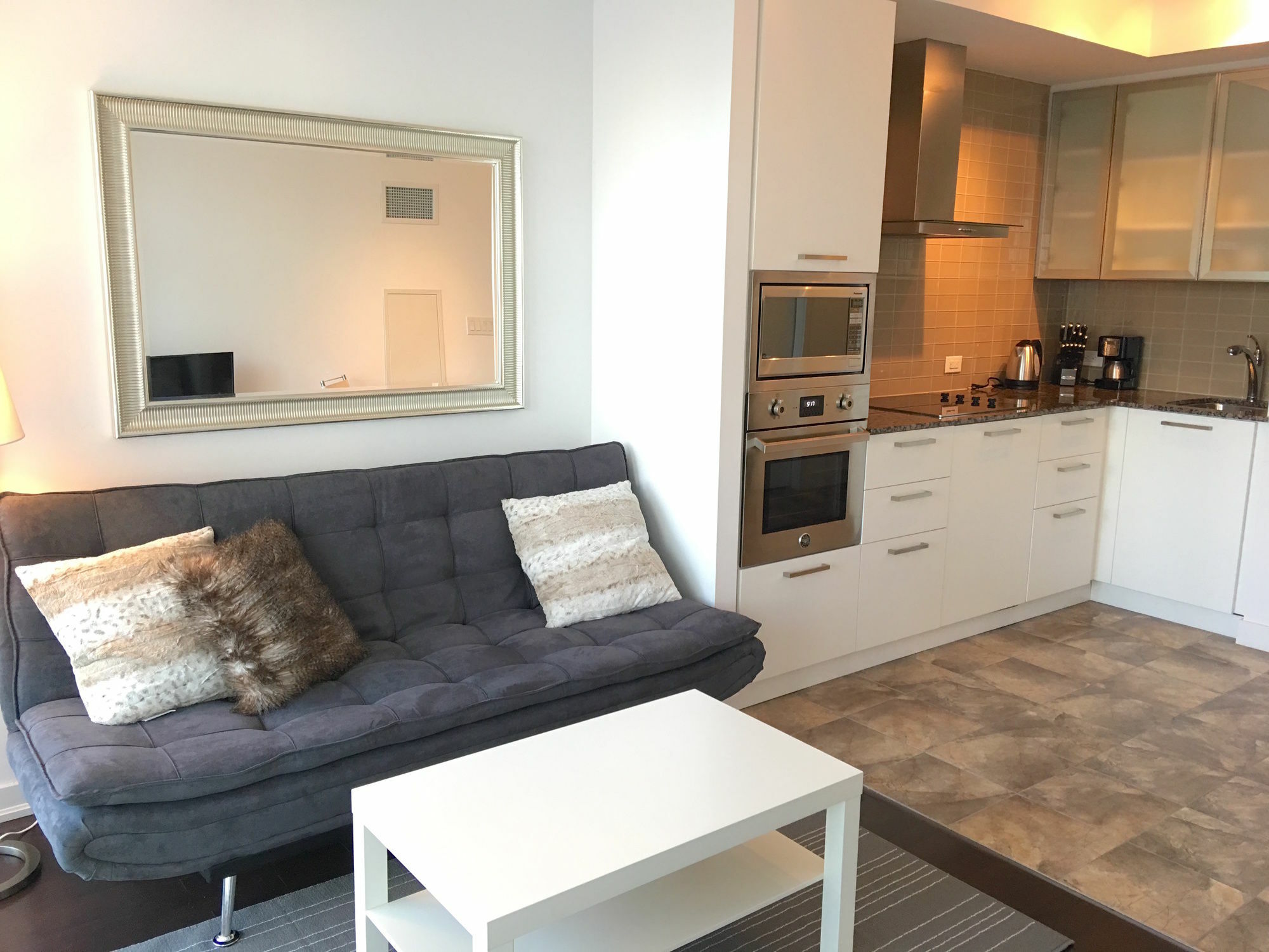 Hotel To - York And Lakeshore 4*