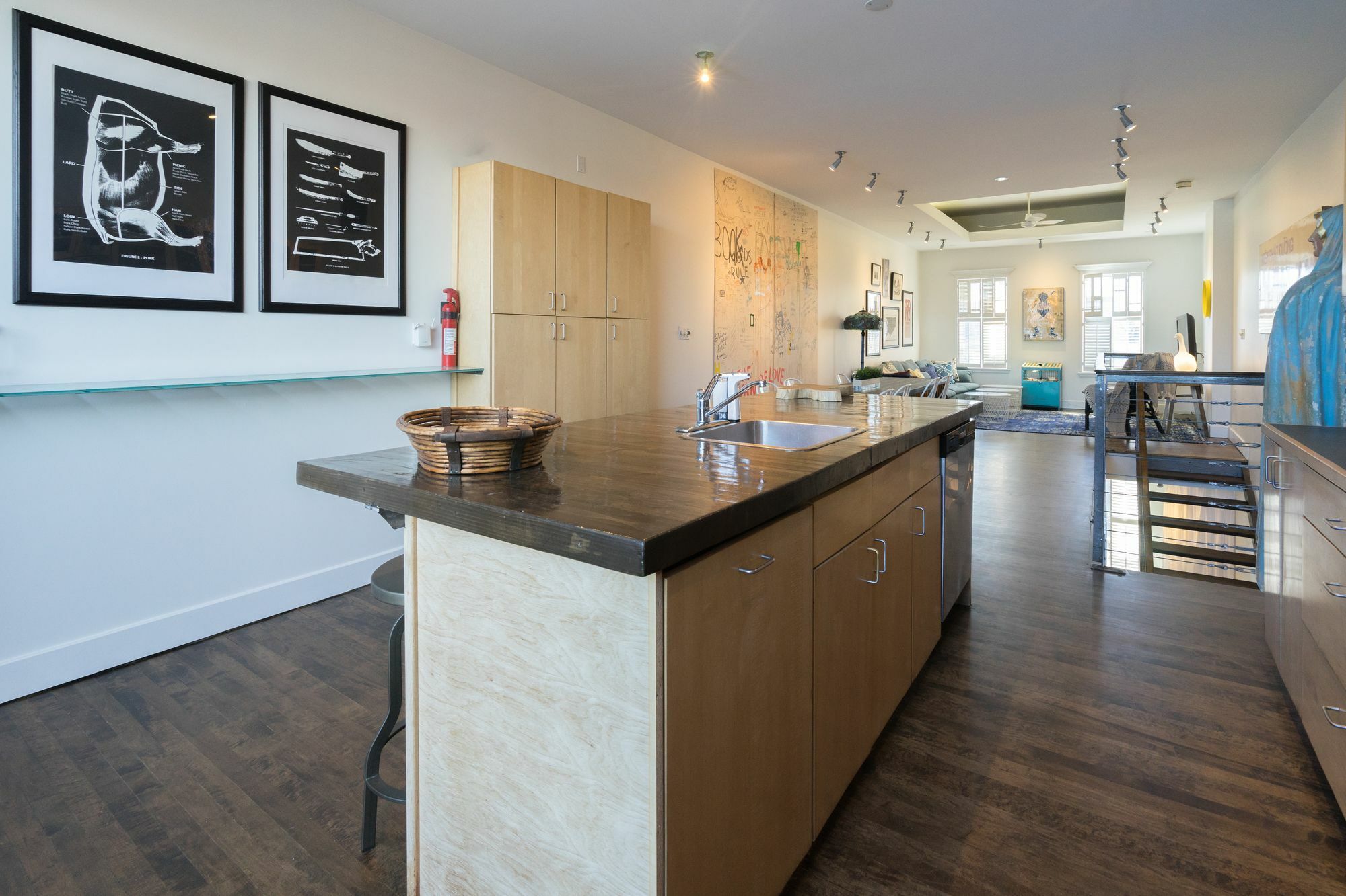 Applewood Suites - 2 Story Ossington Loft Apartment *